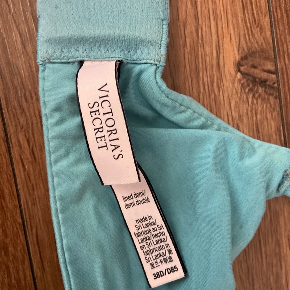 Victoria secret bras 38D. Body by Victoria - Picture 5 of 5